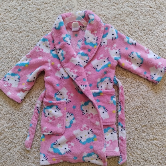 Hello Kitty Other - Hello Kitty Pink Fluffy 3T Toddler Patterned 2013 Robe